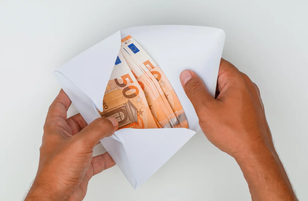Enveloppe contenant des billets